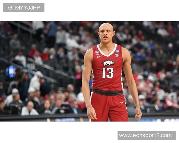 沃尔什半场完美表现七投全中三分三中三狂砍18分3篮板3抢断展现狠人风范